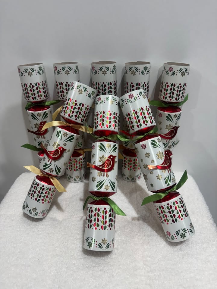 FESTIVE-CRACKERS FESTIVE CHRISTMAS CRACKERS